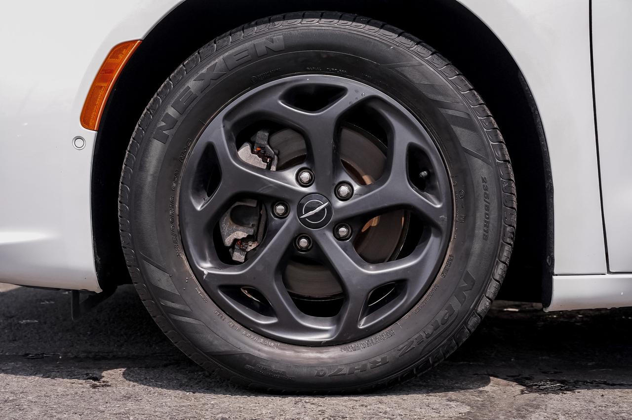 2022 Chrysler Pacifica Limited Hybrid | No Accidents | Certified Photo