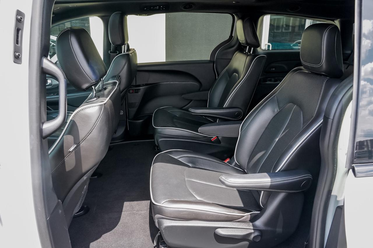 2022 Chrysler Pacifica Limited Hybrid | No Accidents | Certified Photo