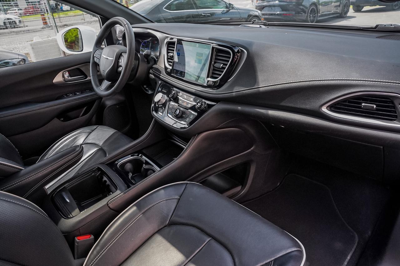 2022 Chrysler Pacifica Limited Hybrid | No Accidents | Certified Photo