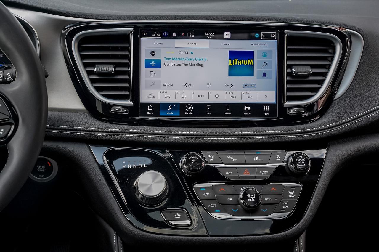 2022 Chrysler Pacifica Limited Hybrid | No Accidents | Certified Photo