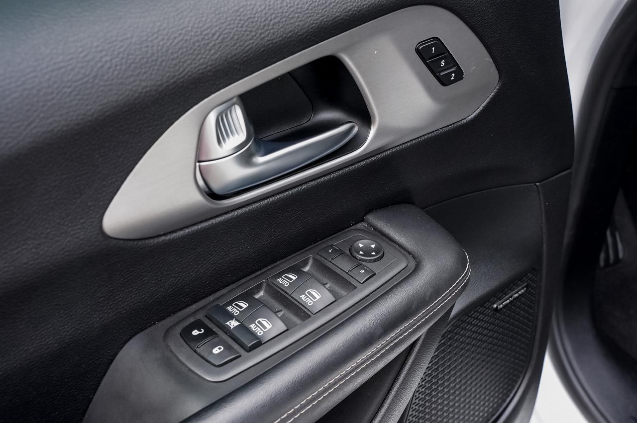 2022 Chrysler Pacifica Limited Hybrid | No Accidents | Certified Photo