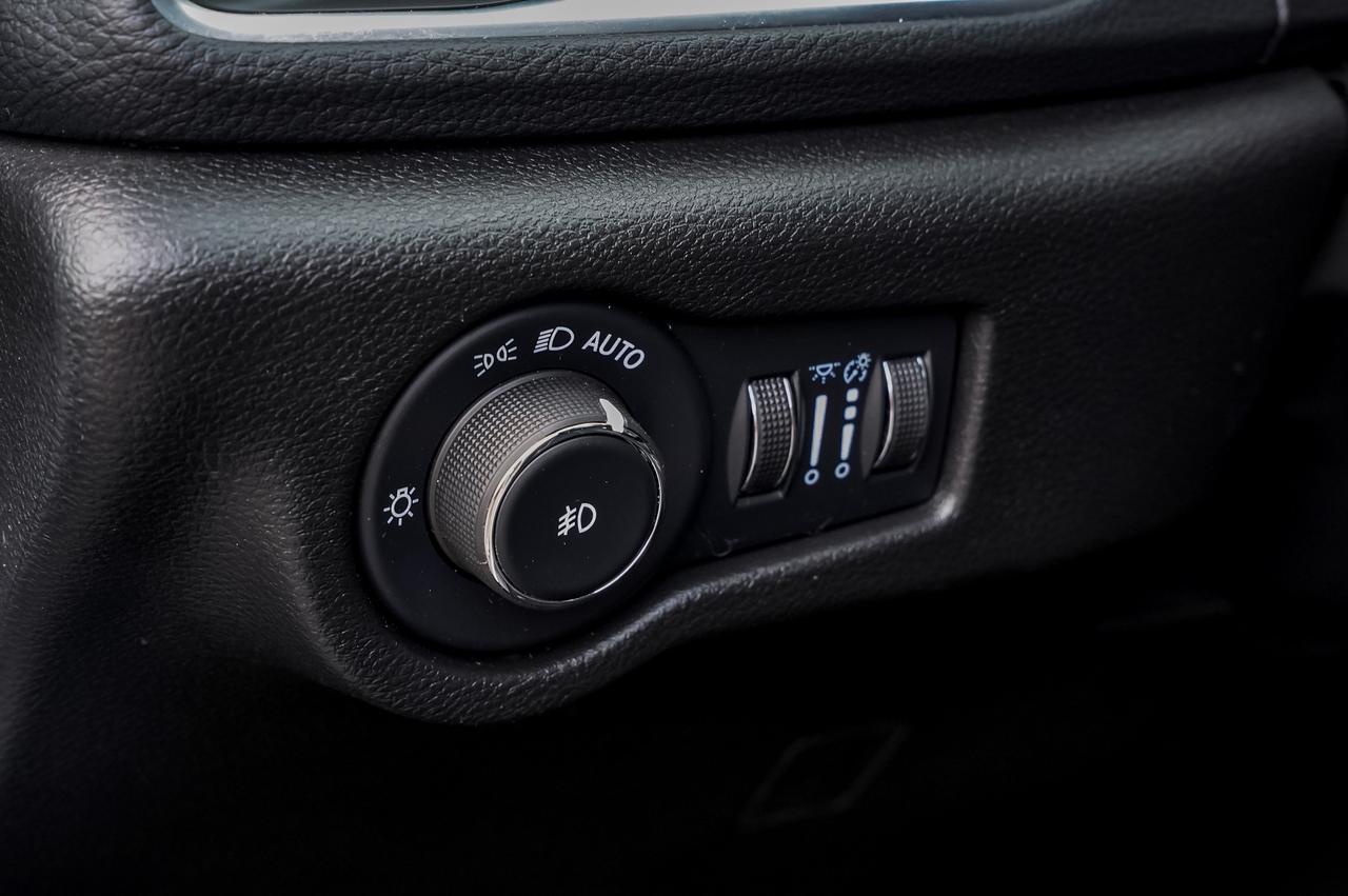 2022 Chrysler Pacifica Limited Hybrid | No Accidents | Certified Photo