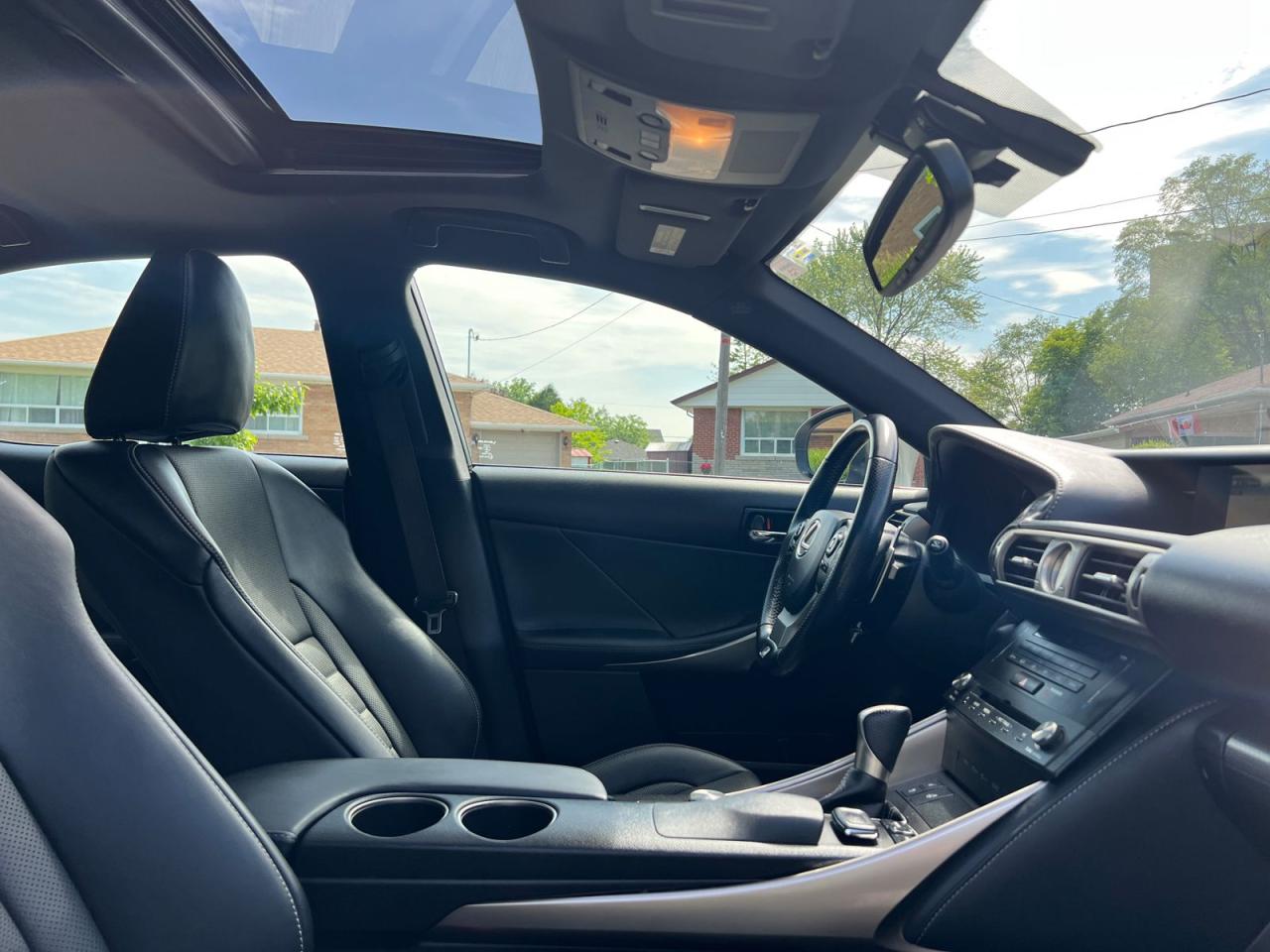 2016 Lexus IS 300 AWD - Photo #8