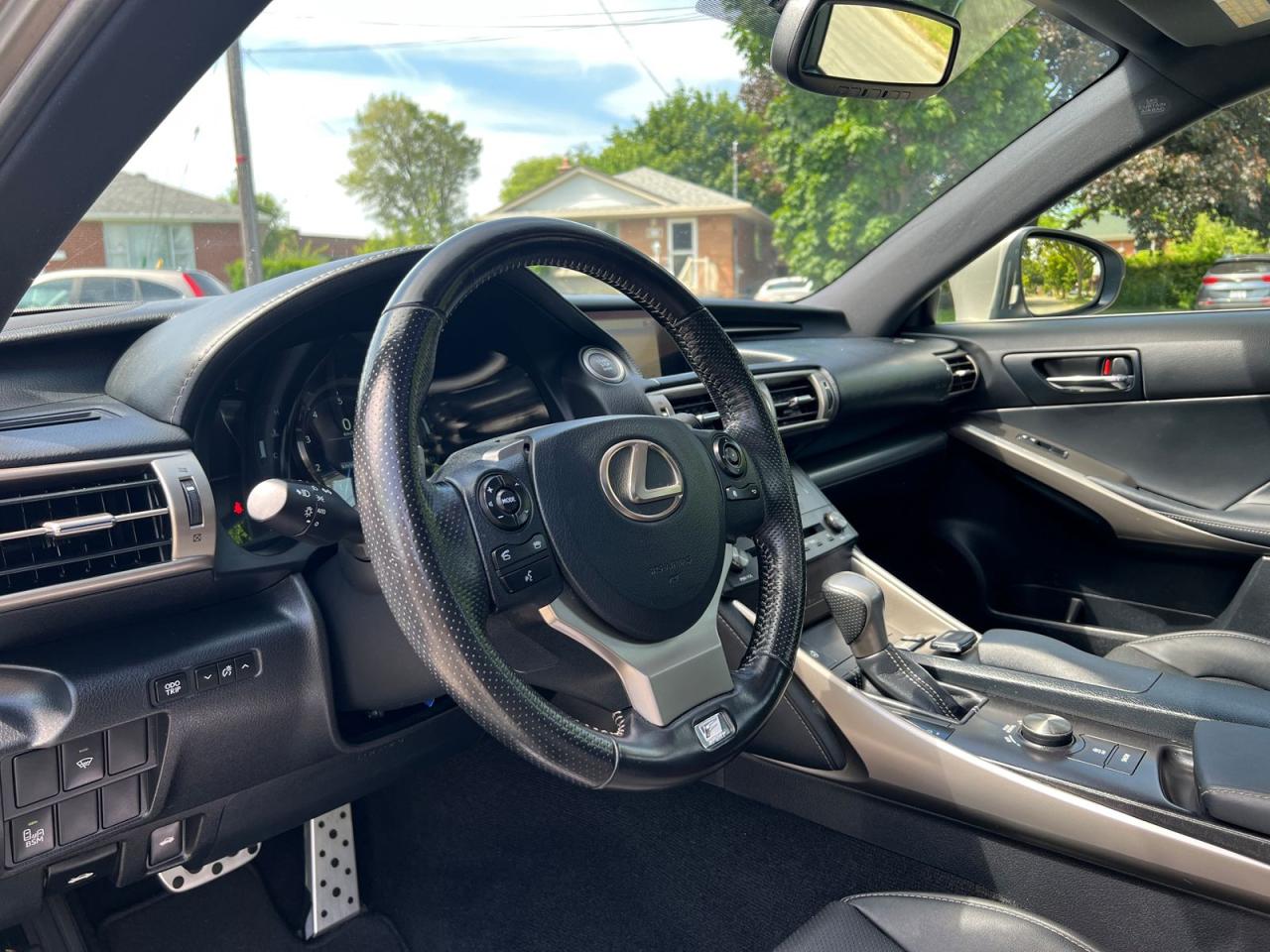 2016 Lexus IS 300 AWD - Photo #11