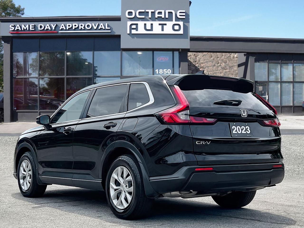2023 Honda CR-V LX AWD - Photo #4