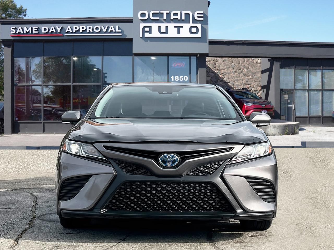 2019 Toyota Camry HYBRID SE - Photo #2