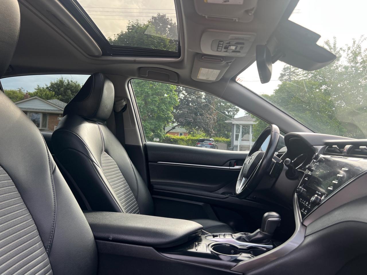 2019 Toyota Camry HYBRID SE - Photo #8