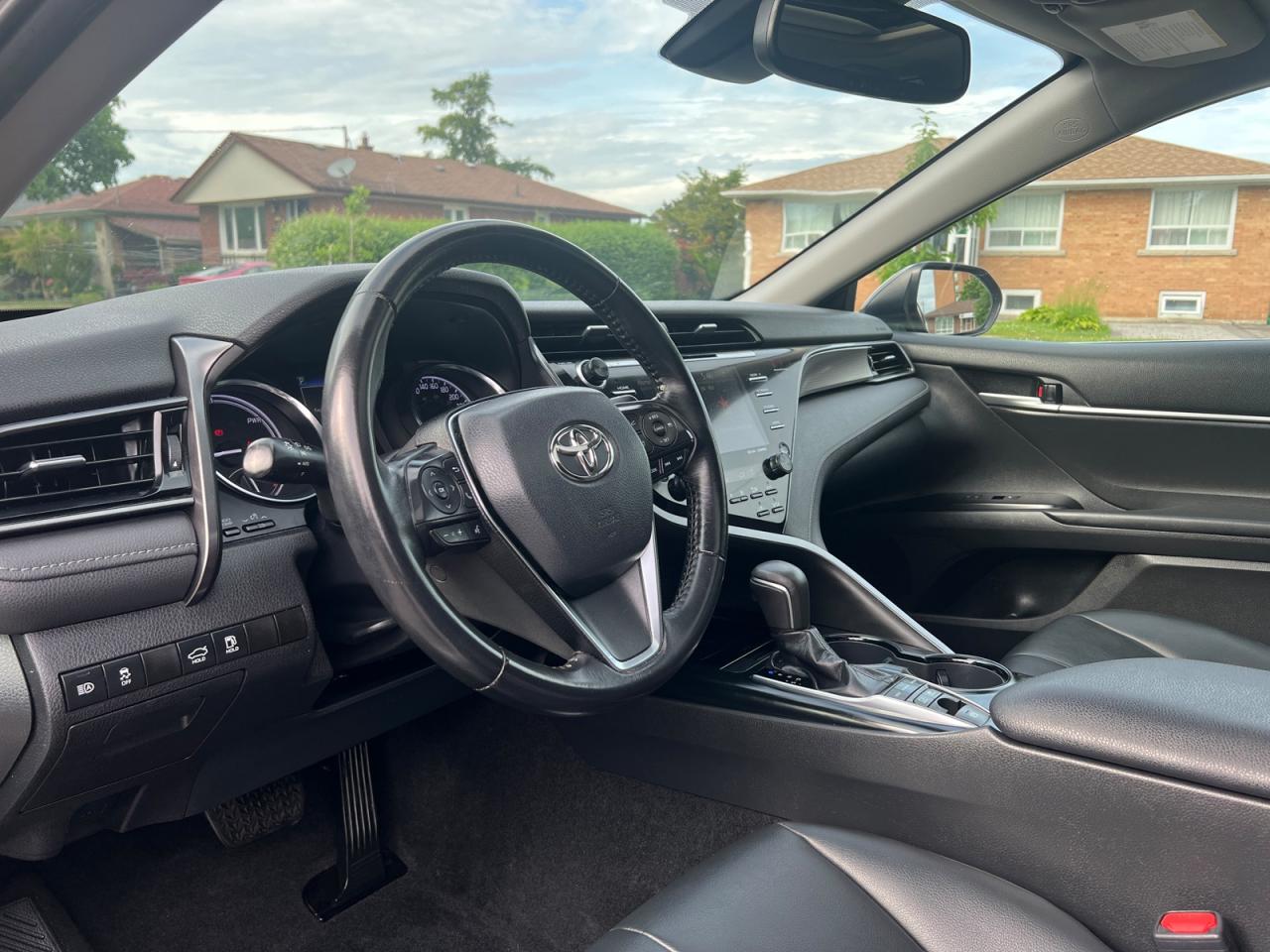 2019 Toyota Camry HYBRID SE - Photo #11