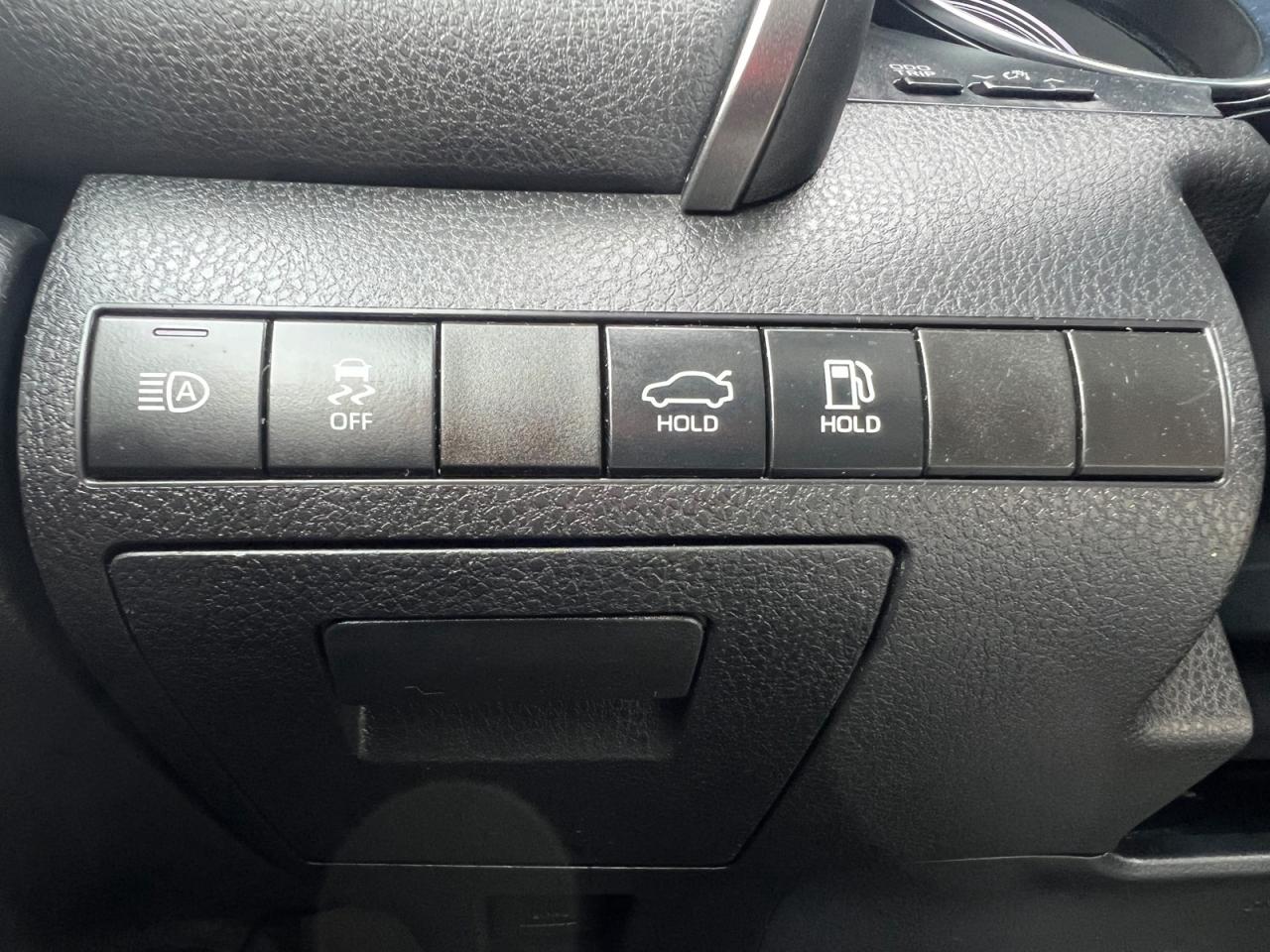 2019 Toyota Camry HYBRID SE - Photo #19