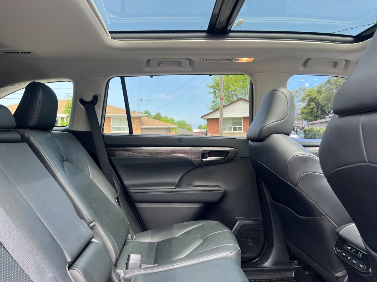 2020 Toyota Highlander Limited AWD V6 - Photo #8
