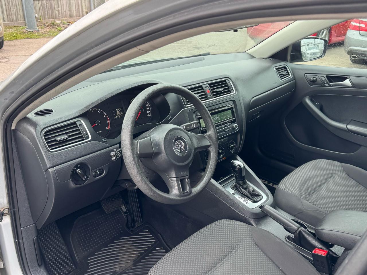 2013 Volkswagen Jetta TRENDLINE+, WELL SERVICED, 4 CYL, CERTIFIED - Photo #11
