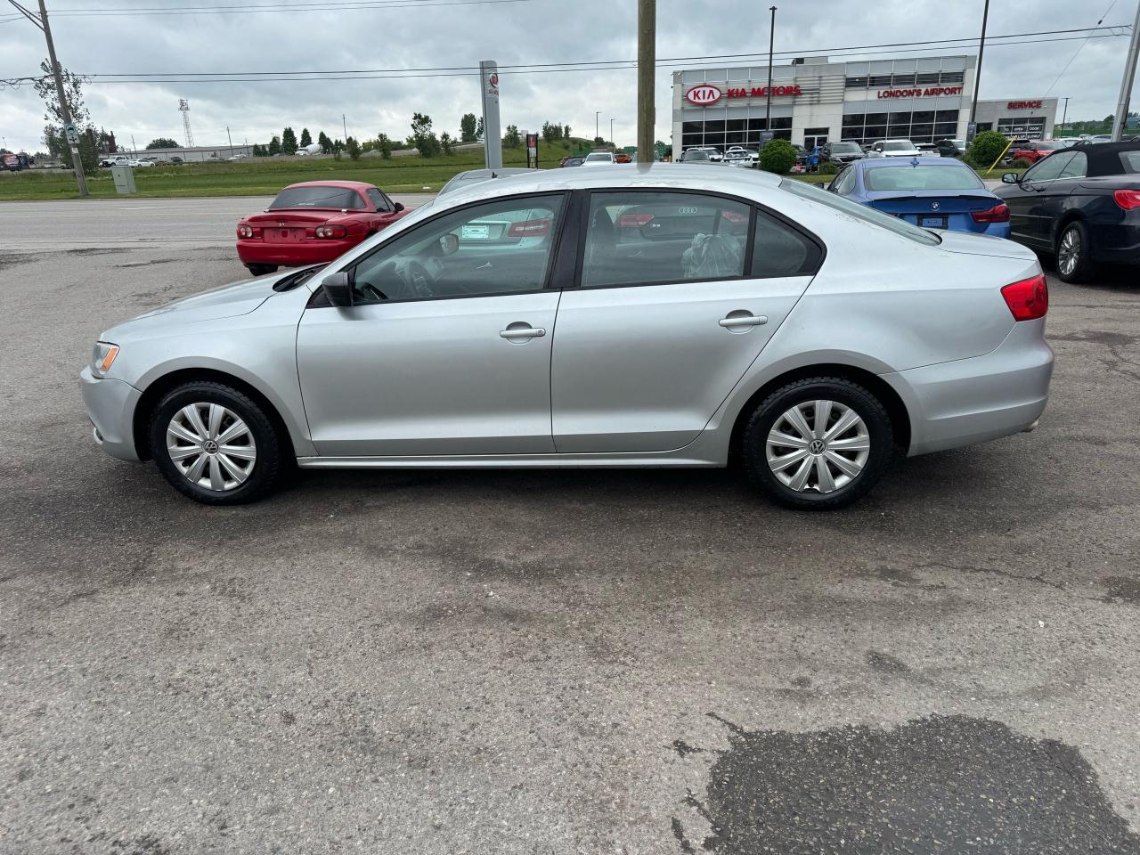 2013 Volkswagen Jetta TRENDLINE+, WELL SERVICED, 4 CYL, CERTIFIED - Photo #2