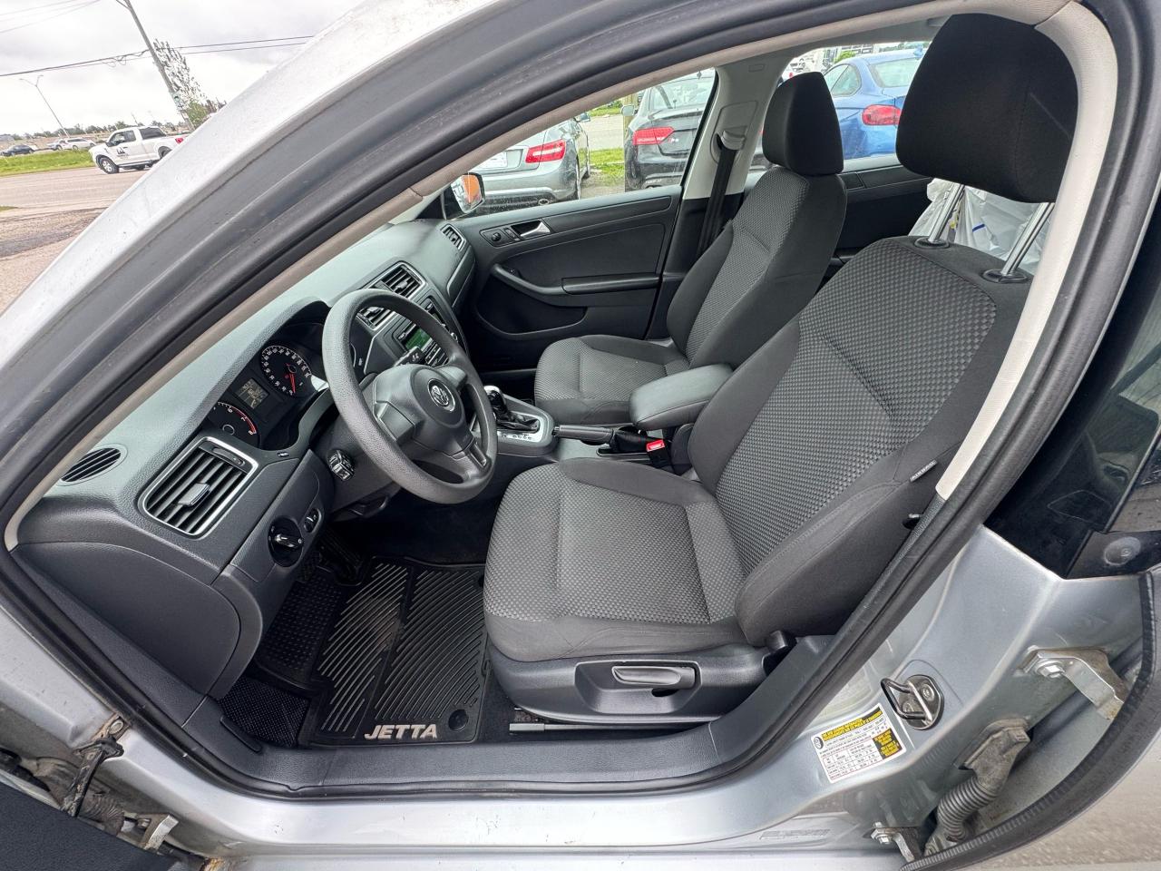 2013 Volkswagen Jetta TRENDLINE+, WELL SERVICED, 4 CYL, CERTIFIED - Photo #12