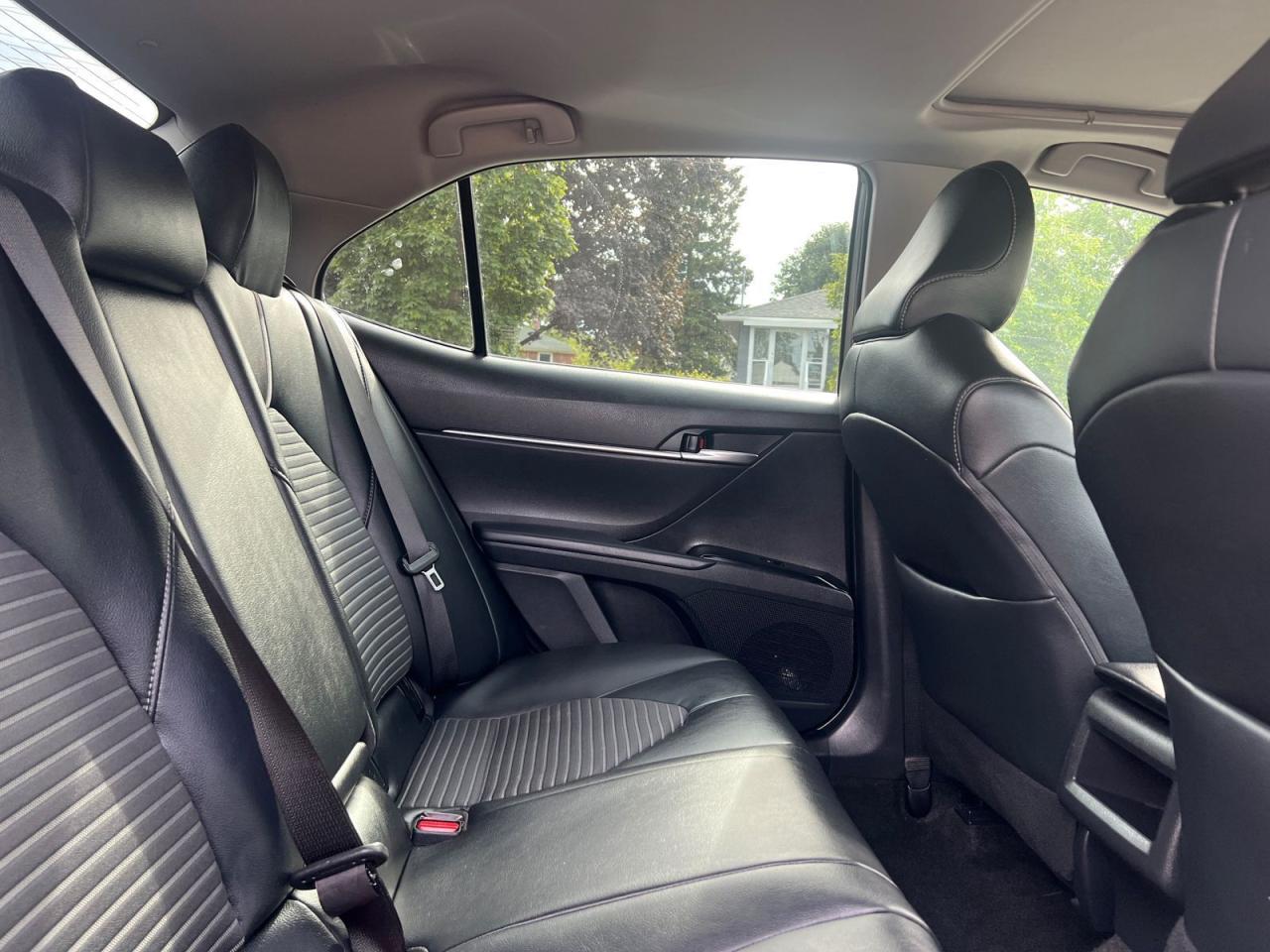 2019 Toyota Camry HYBRID SE - Photo #7