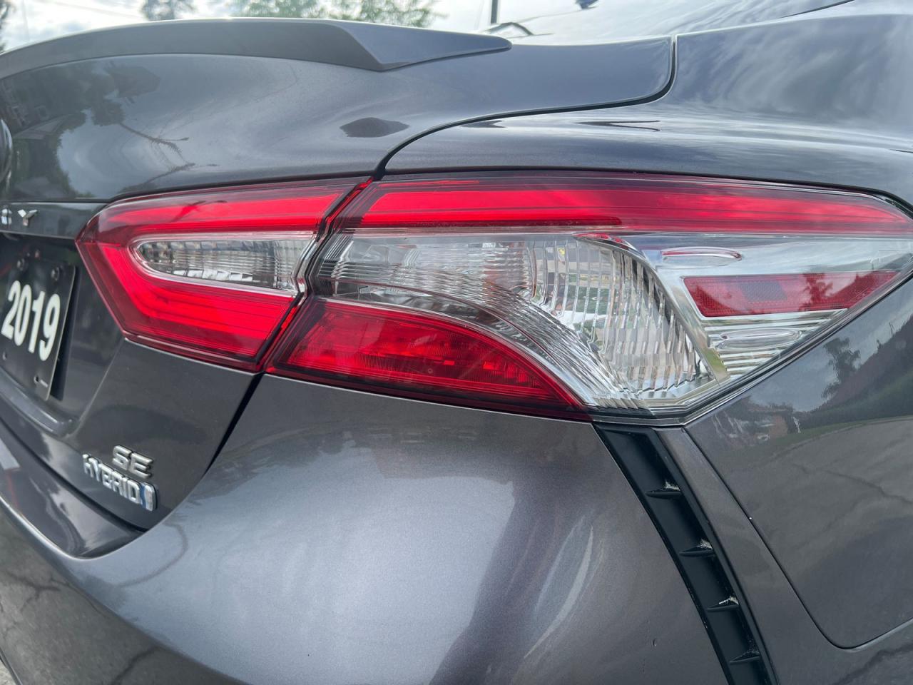 2019 Toyota Camry HYBRID SE - Photo #6