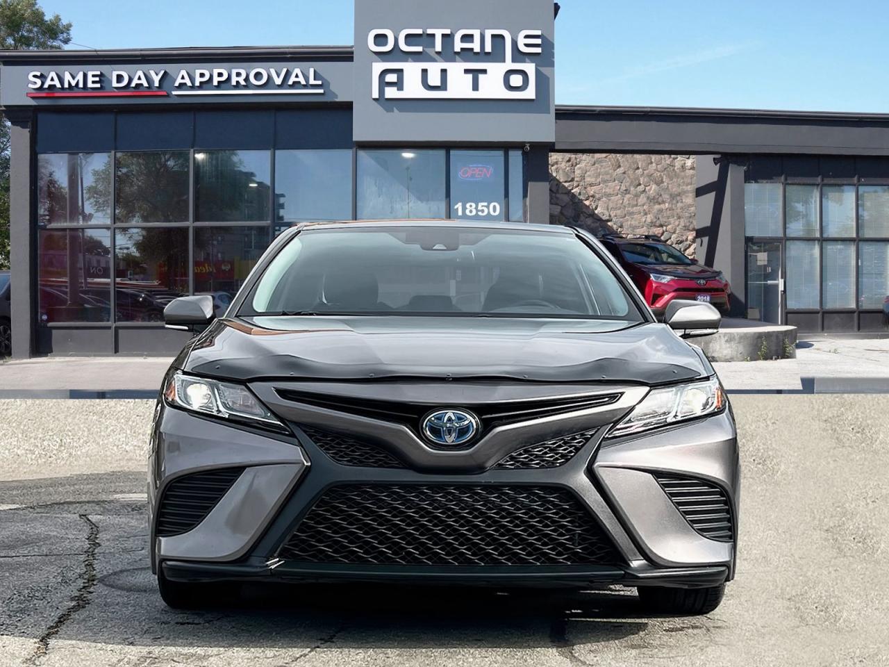 2019 Toyota Camry HYBRID SE - Photo #2