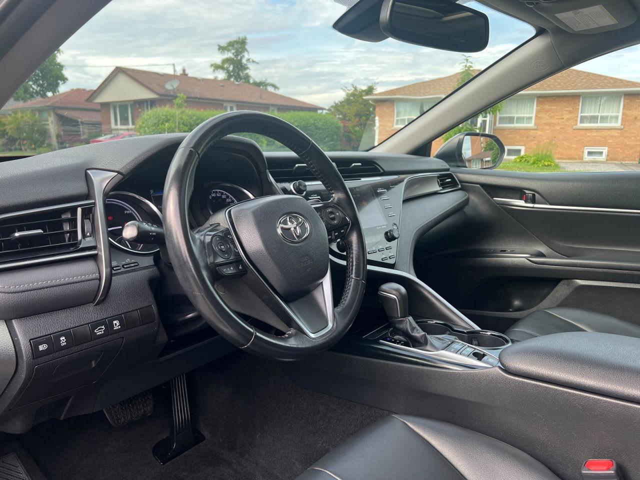 2019 Toyota Camry HYBRID SE - Photo #11