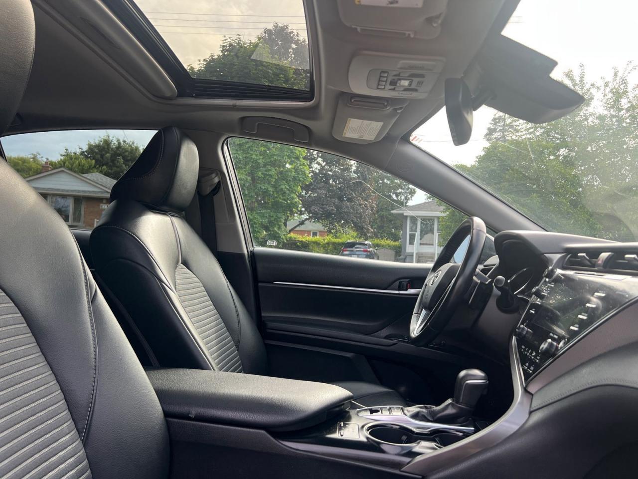 2019 Toyota Camry HYBRID SE - Photo #8