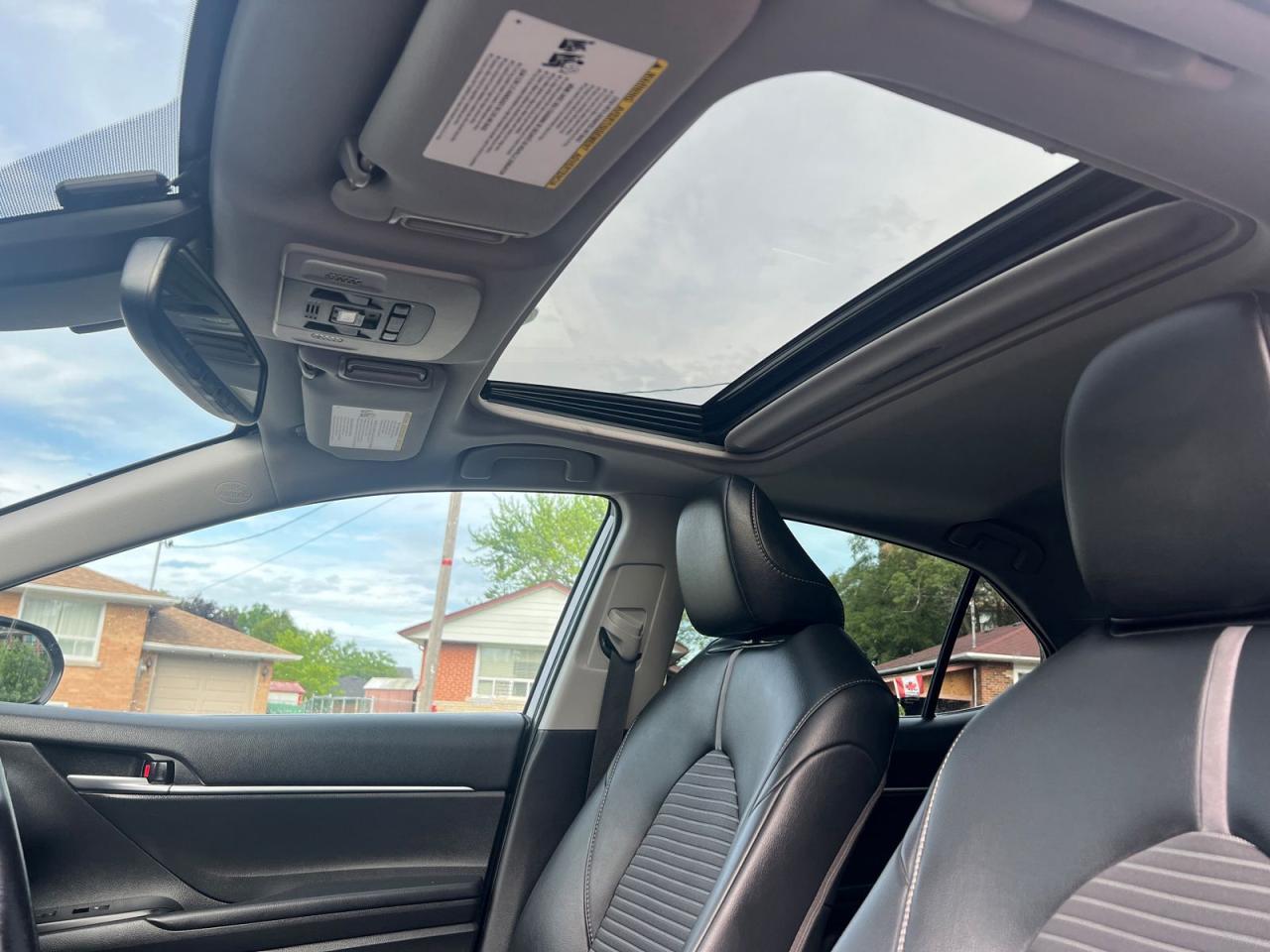 2019 Toyota Camry HYBRID SE - Photo #12