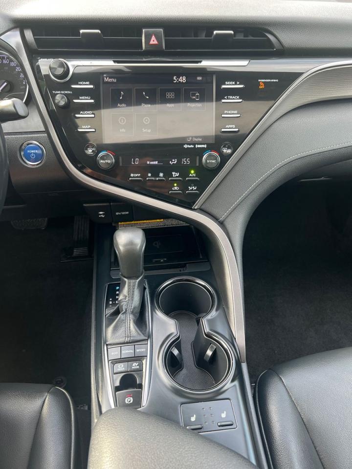 2019 Toyota Camry HYBRID SE - Photo #16