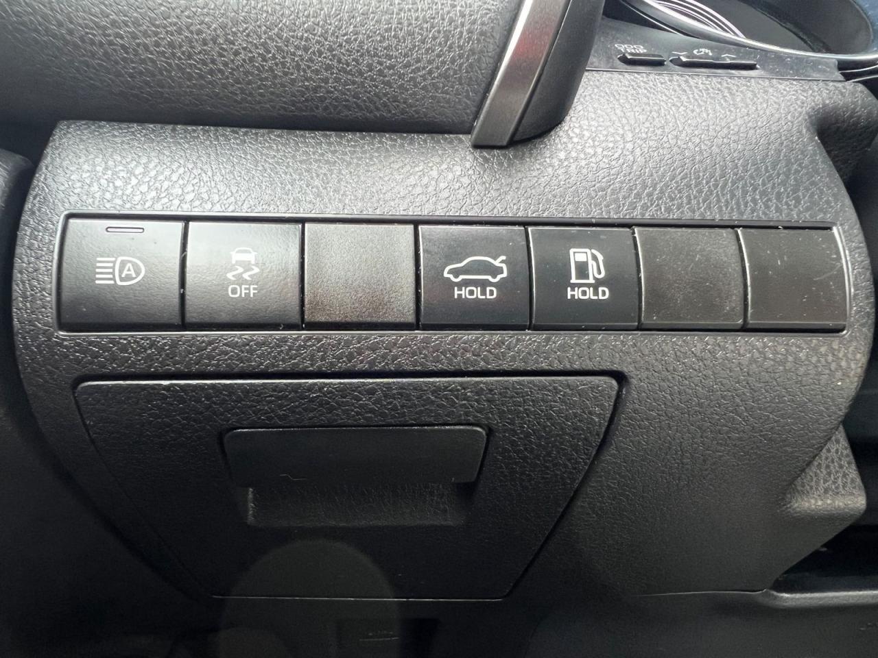 2019 Toyota Camry HYBRID SE - Photo #19
