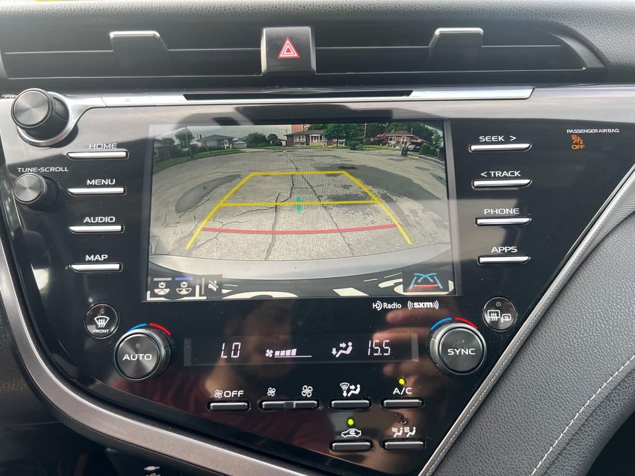 2019 Toyota Camry HYBRID SE - Photo #15