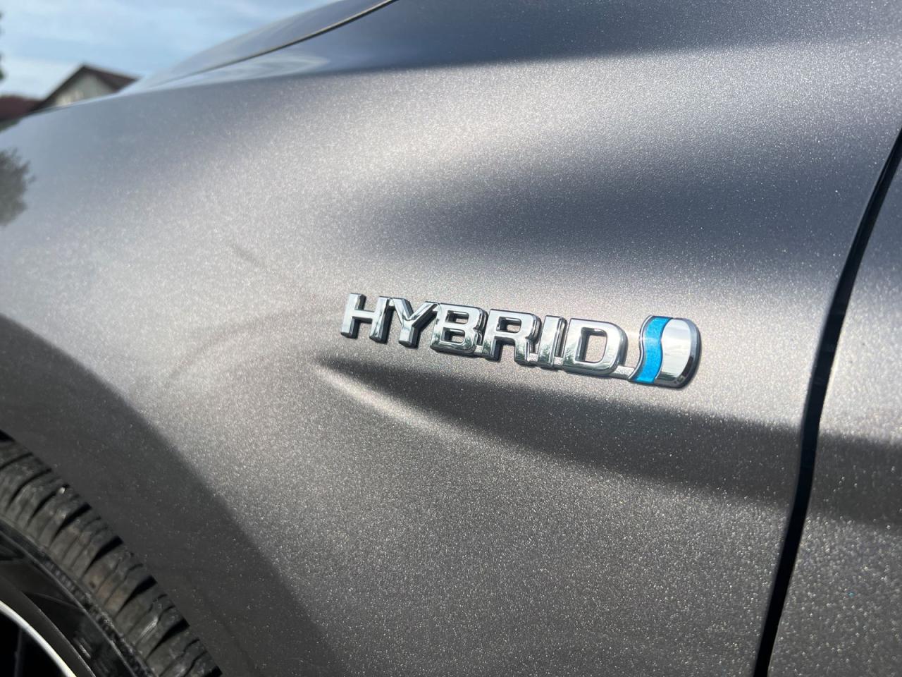 2019 Toyota Camry HYBRID SE - Photo #25