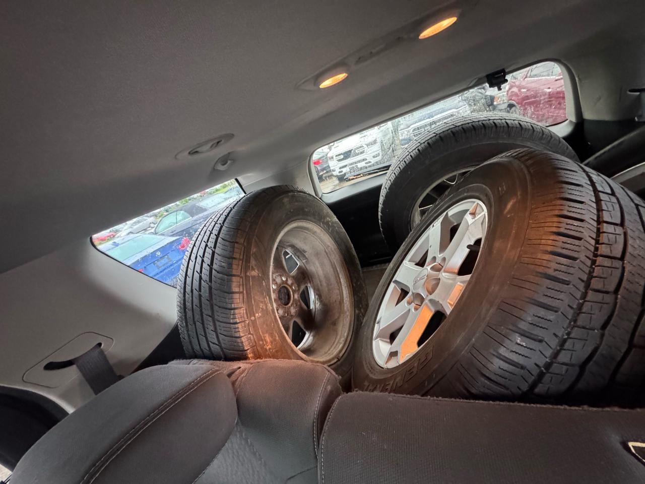 2015 GMC Acadia SLE, AWD, 2 SETS OF WHEELS, CERTIFIED - Photo #13