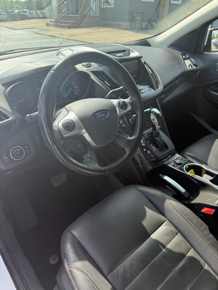 2015 Ford Escape Titanium Photo14