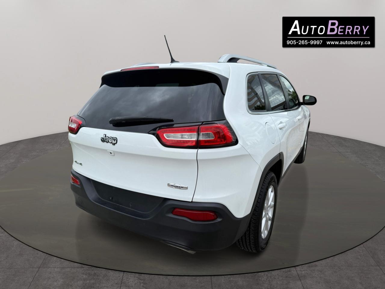 2015 Jeep Cherokee 4WD 4dr North Photo