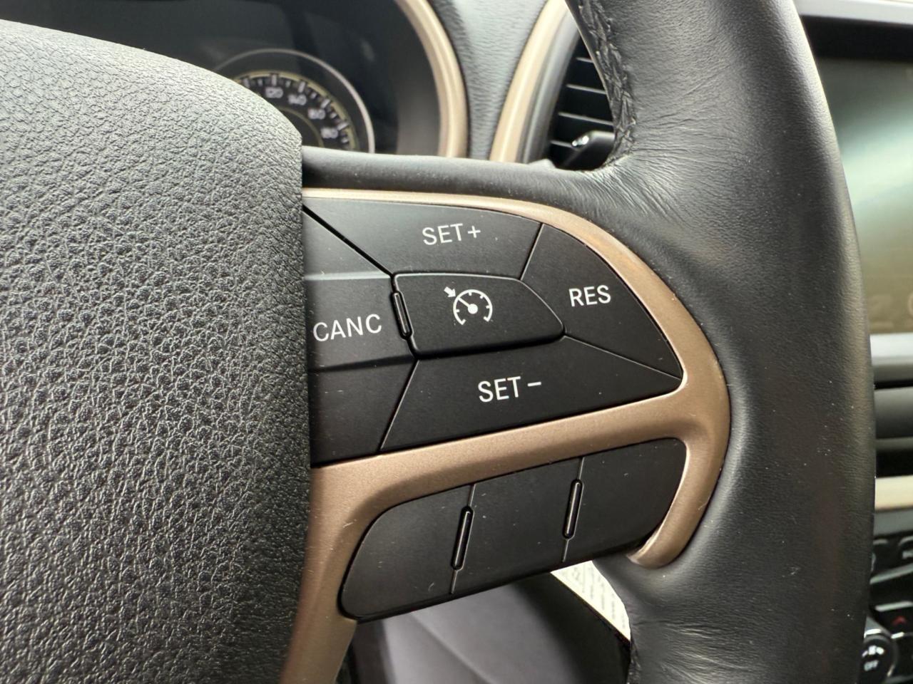 2015 Jeep Cherokee 4WD 4dr North Photo