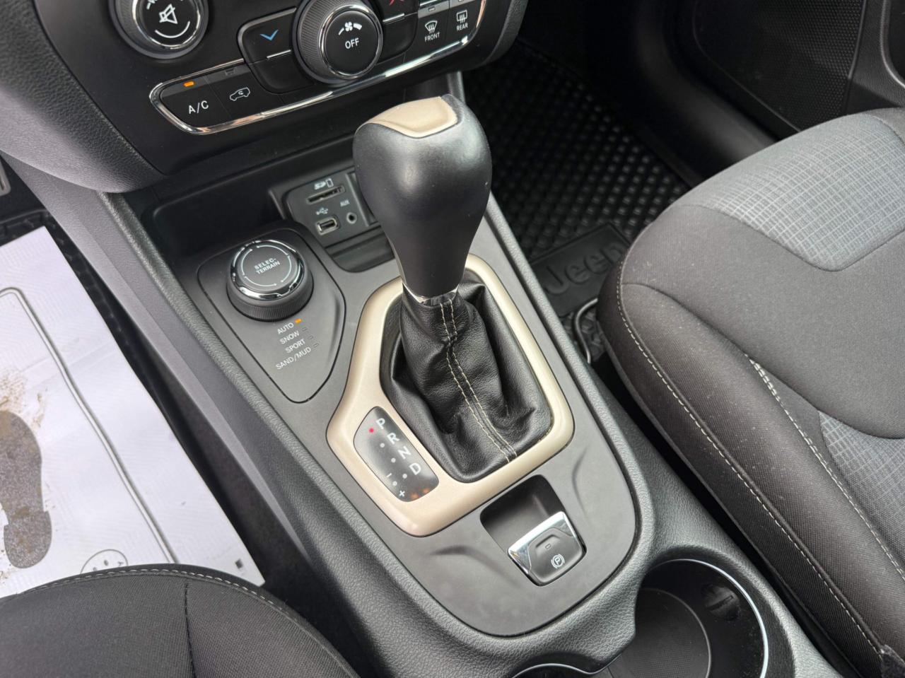 2015 Jeep Cherokee 4WD 4dr North Photo