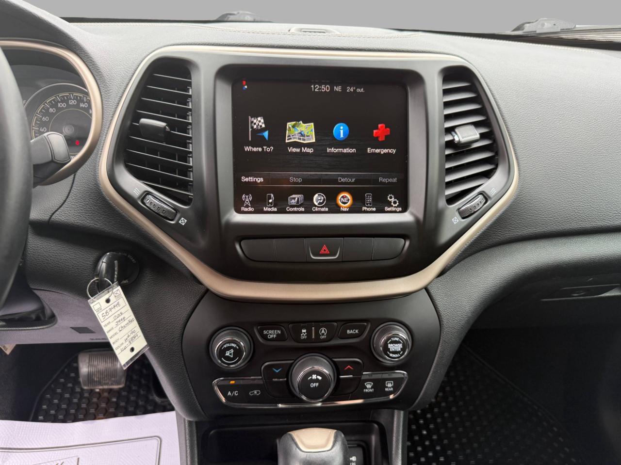 2015 Jeep Cherokee 4WD 4dr North Photo