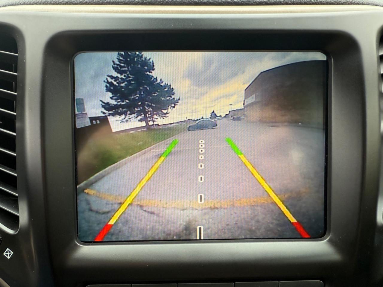 2015 Jeep Cherokee 4WD 4dr North Photo