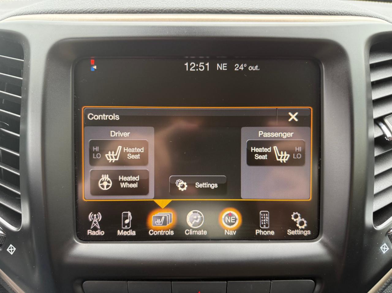 2015 Jeep Cherokee 4WD 4dr North Photo