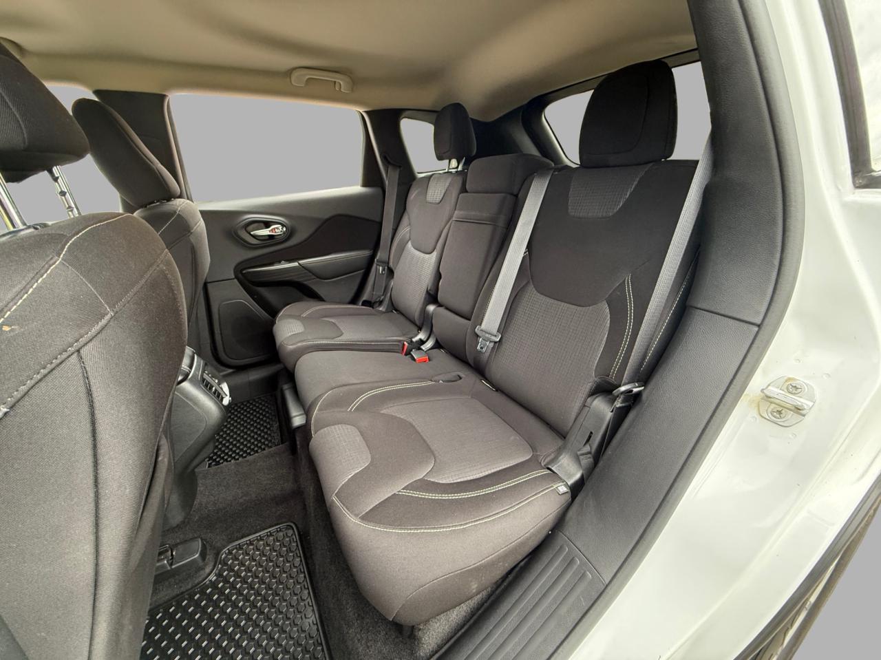 2015 Jeep Cherokee 4WD 4dr North Photo