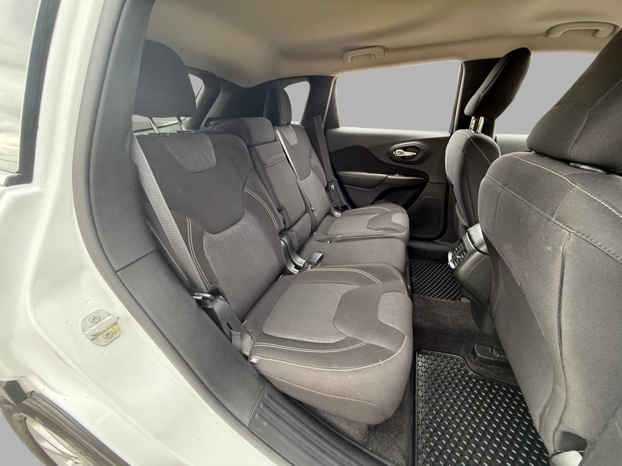 2015 Jeep Cherokee 4WD 4dr North Photo