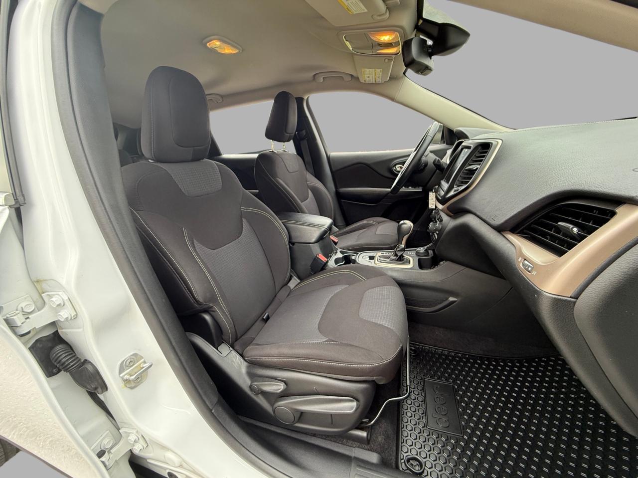 2015 Jeep Cherokee 4WD 4dr North Photo