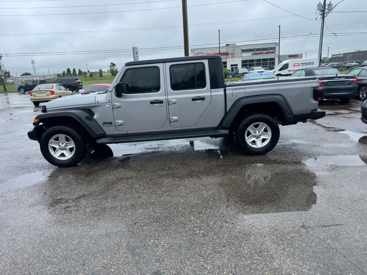 2020 Jeep Gladiator SPORT, 4X4, ONLY 176KMS, HARD TOP, CERTIFIED - Photo #2
