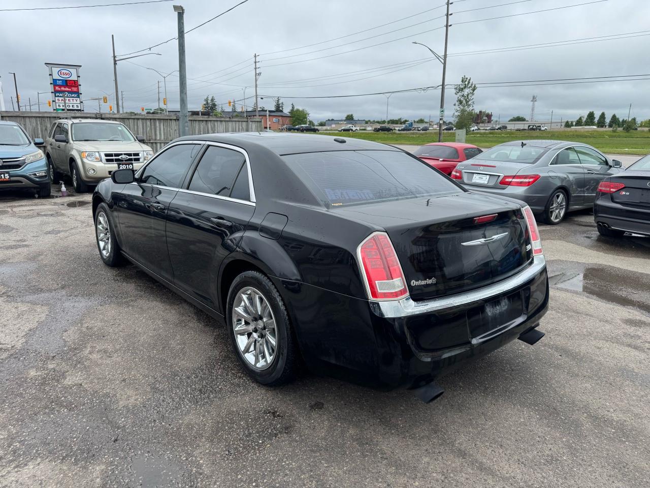 2012 Chrysler 300 AS IS, LIMITED, UNDEROATED, WELL MAINTAINED - Photo #3
