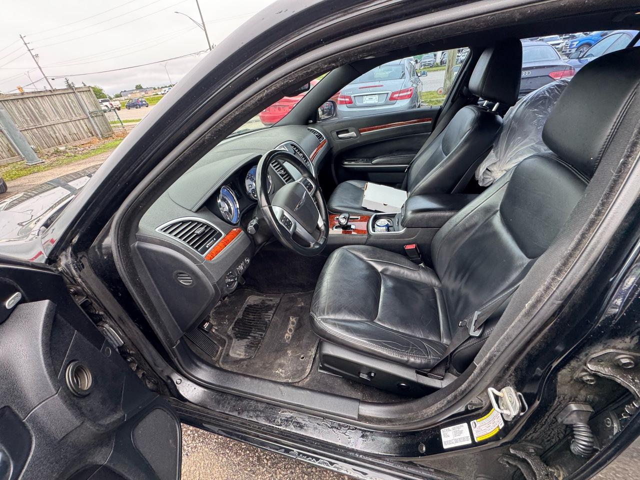2012 Chrysler 300 AS IS, LIMITED, UNDEROATED, WELL MAINTAINED - Photo #10