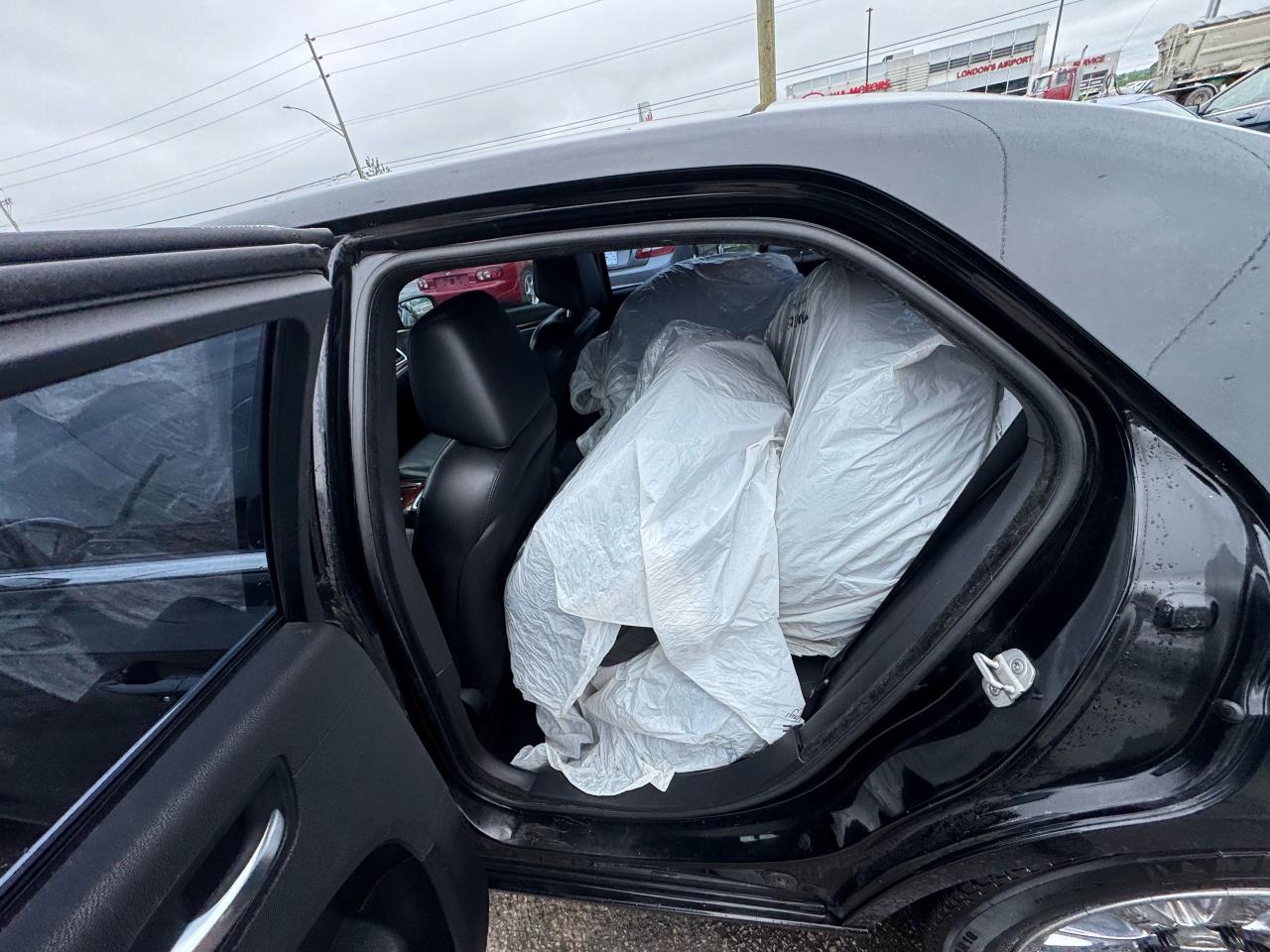 2012 Chrysler 300 AS IS, LIMITED, UNDEROATED, WELL MAINTAINED - Photo #12