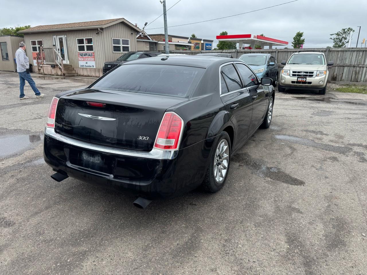2012 Chrysler 300 AS IS, LIMITED, UNDEROATED, WELL MAINTAINED - Photo #5
