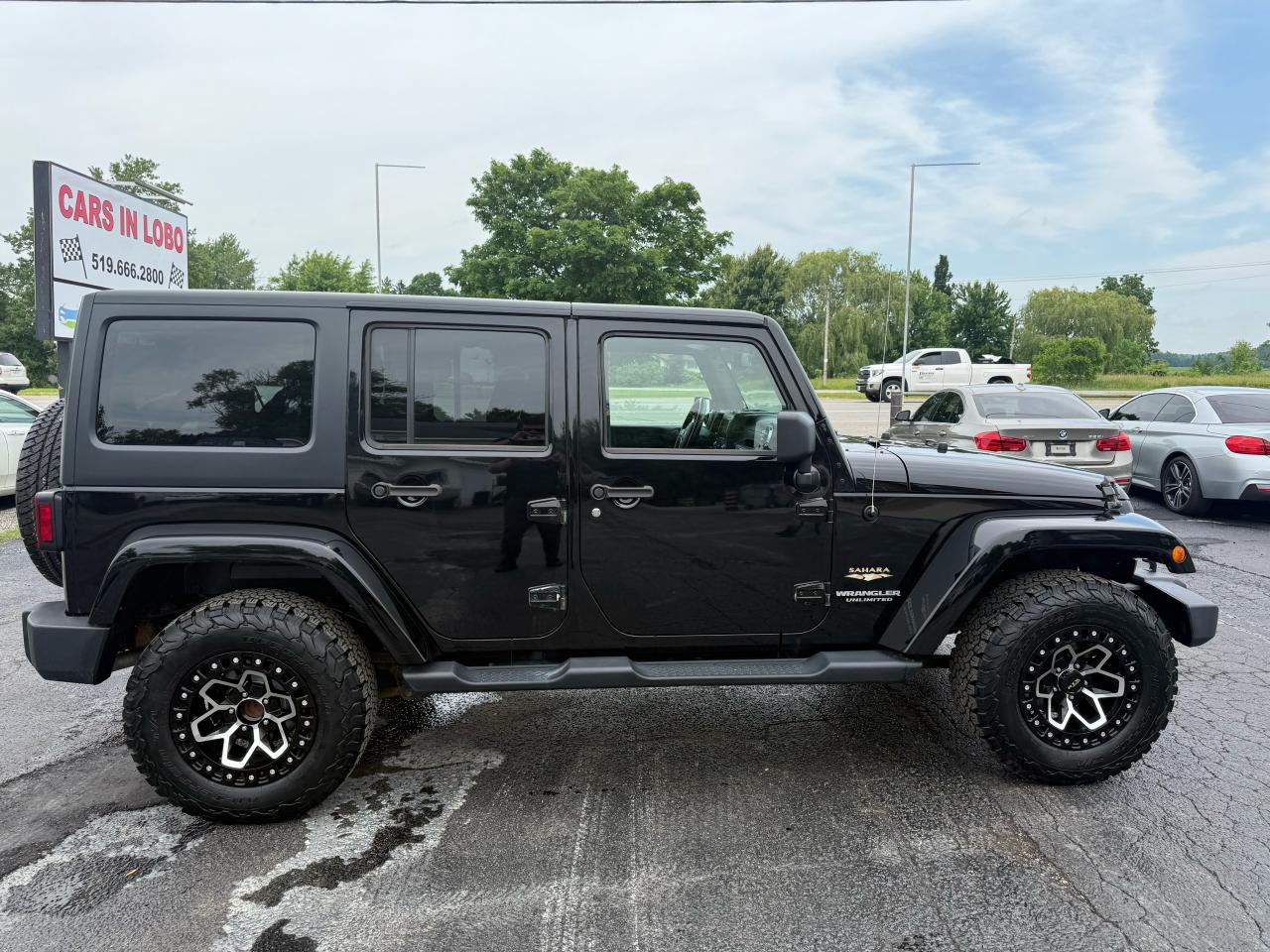 2014 Jeep Wrangler Sahara Photo2