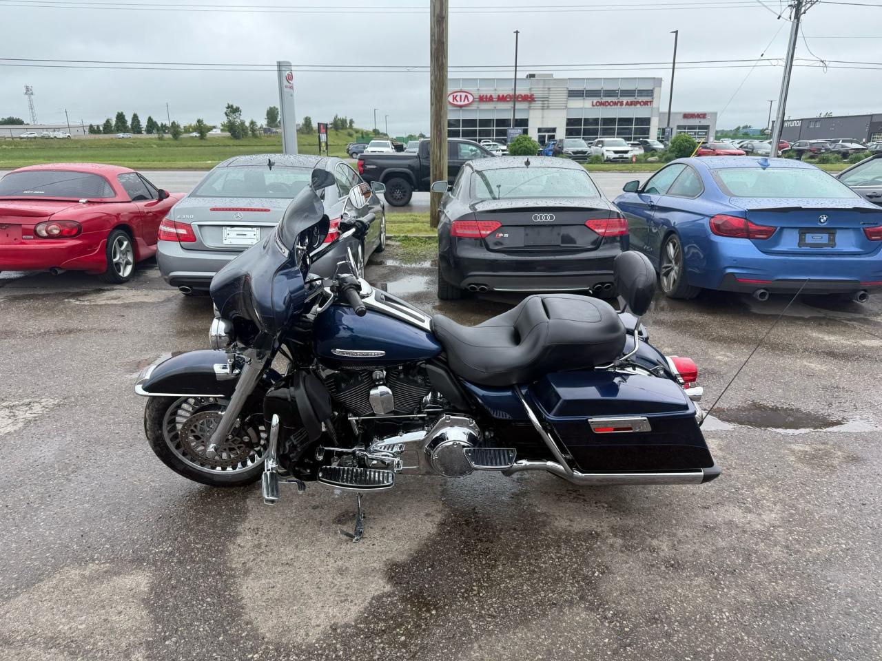 2012 Harley-Davidson FLHTK Electra Glide Ultra Limited 103CI, 6 SPD, EXHAUST, MANY EXTRAS, LIGHT DAMAGED - Photo #2