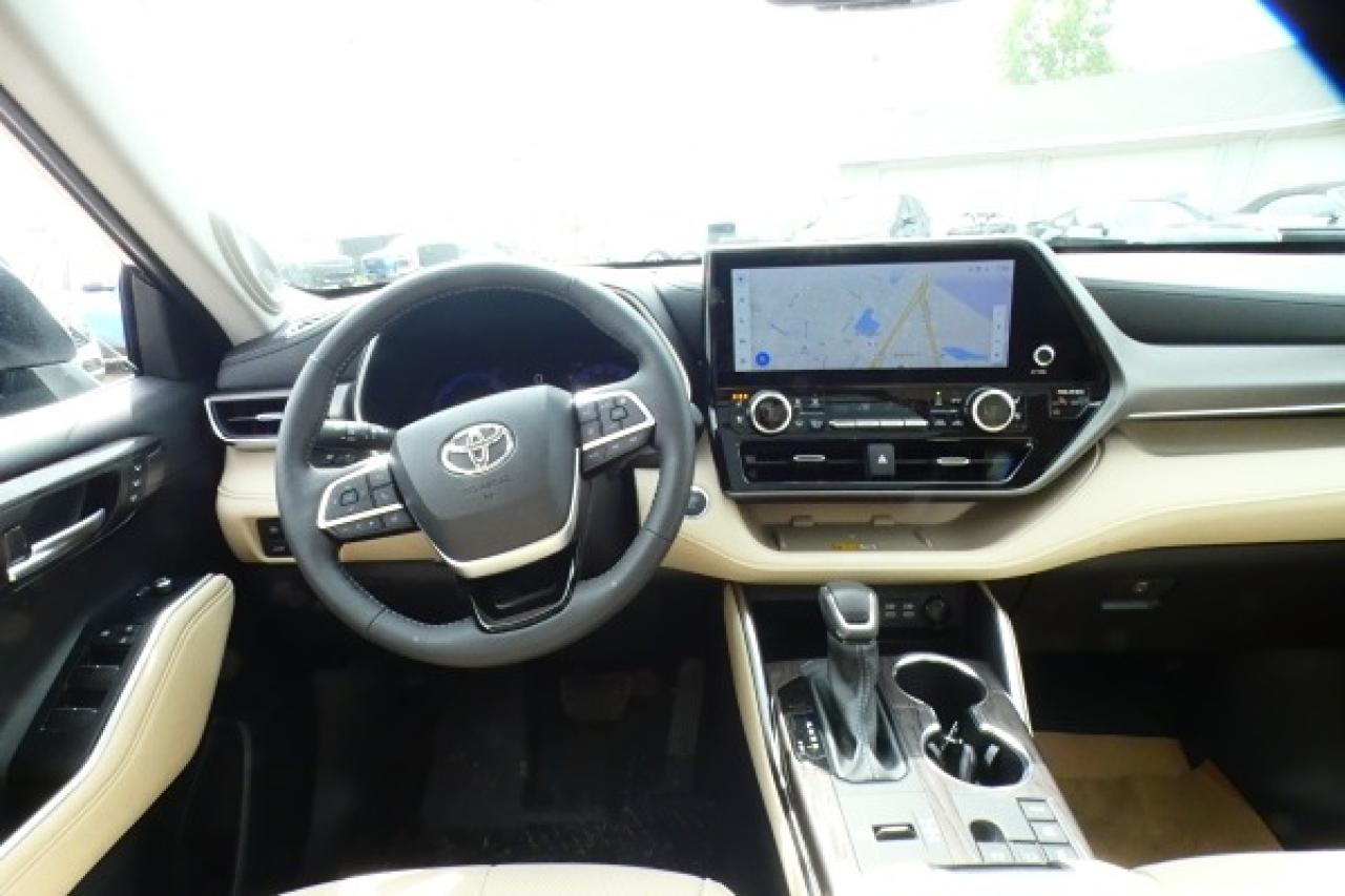 2025 Toyota Highlander Hybrid Limited AWD w/H&C L, pano S/R, NAV, BUC - Photo #12