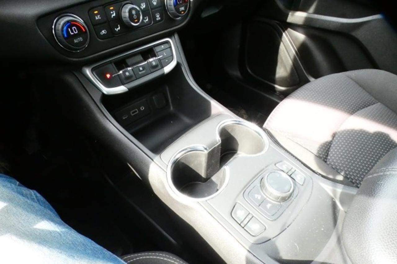 2024 GMC Terrain SLE AWD 4dr w/Htd cloth, BUC - Photo #16