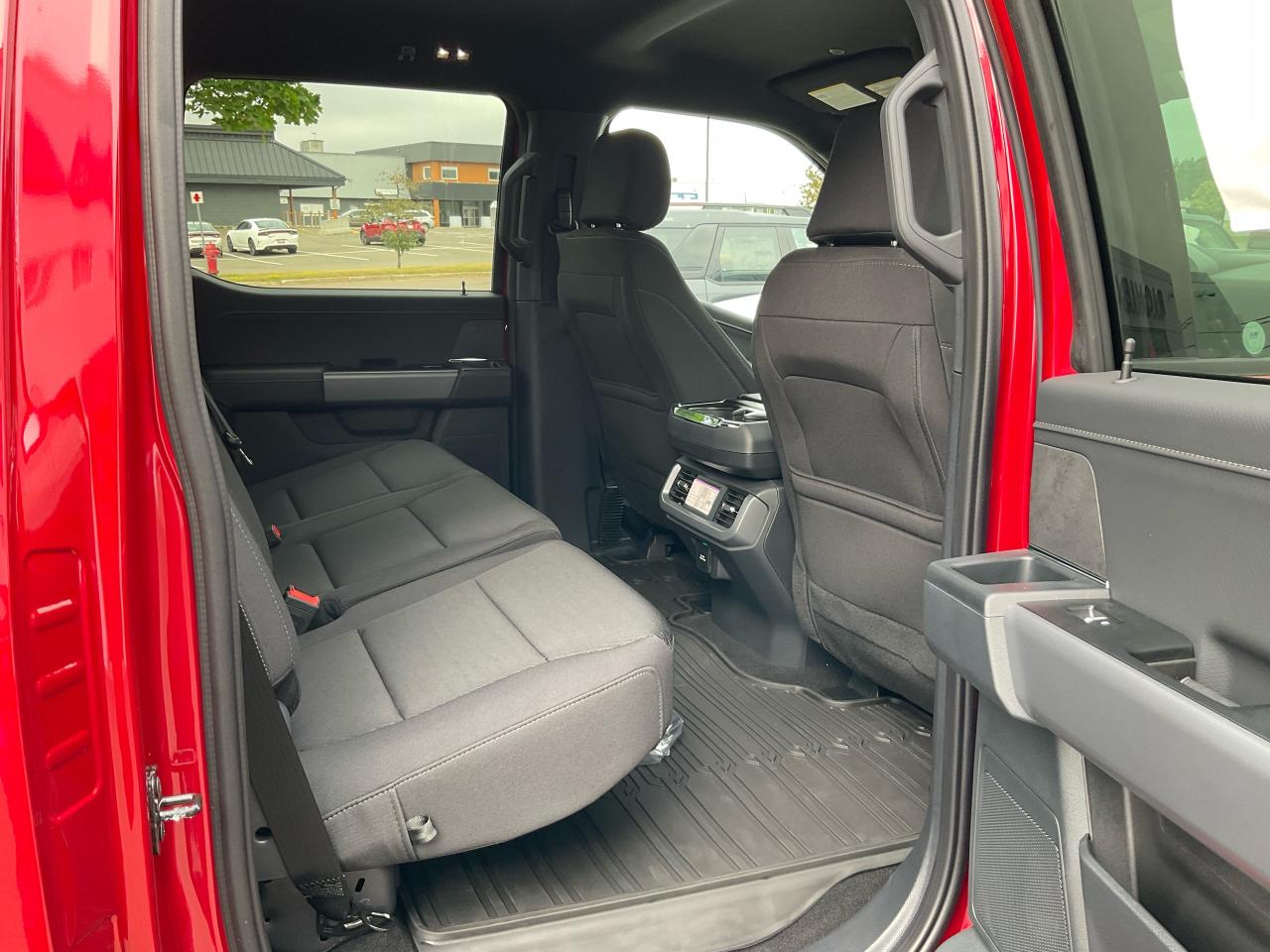 2025 Ford F-150 XLT Photo5