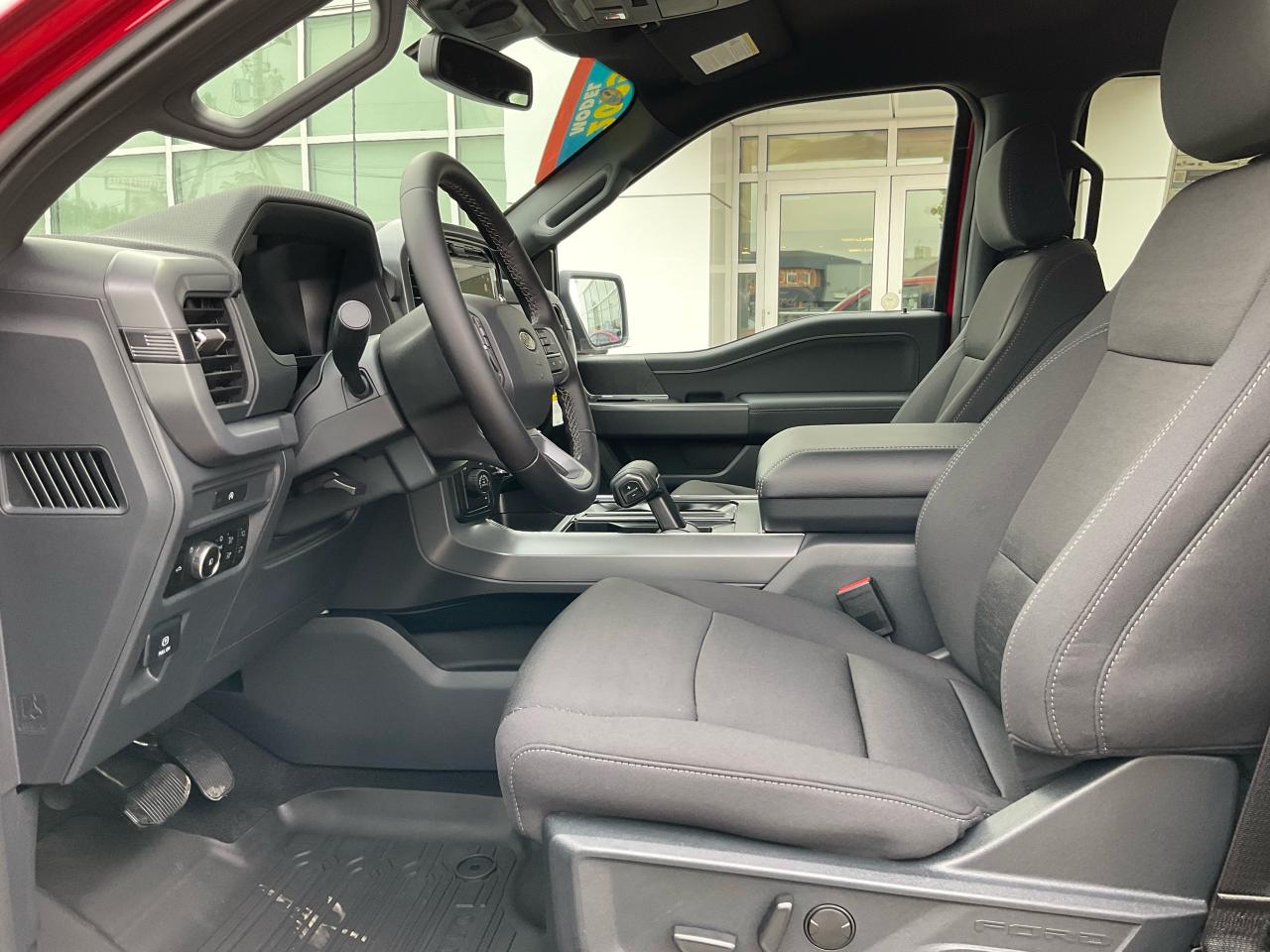 2025 Ford F-150 XLT Photo5