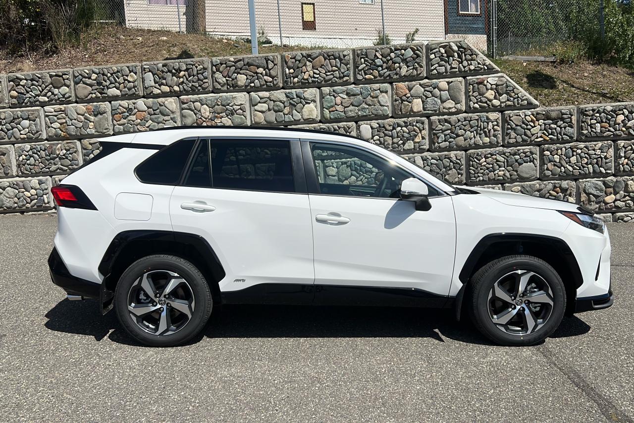 2025 Toyota RAV4 Plug-In Hybrid SE Photo